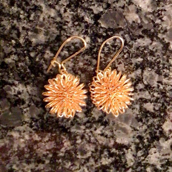 NEW! 14k Gold Plated Wire Flower Bud Dangling Earrings w Gold Plated Wire Clasps - Picture 4 of 4